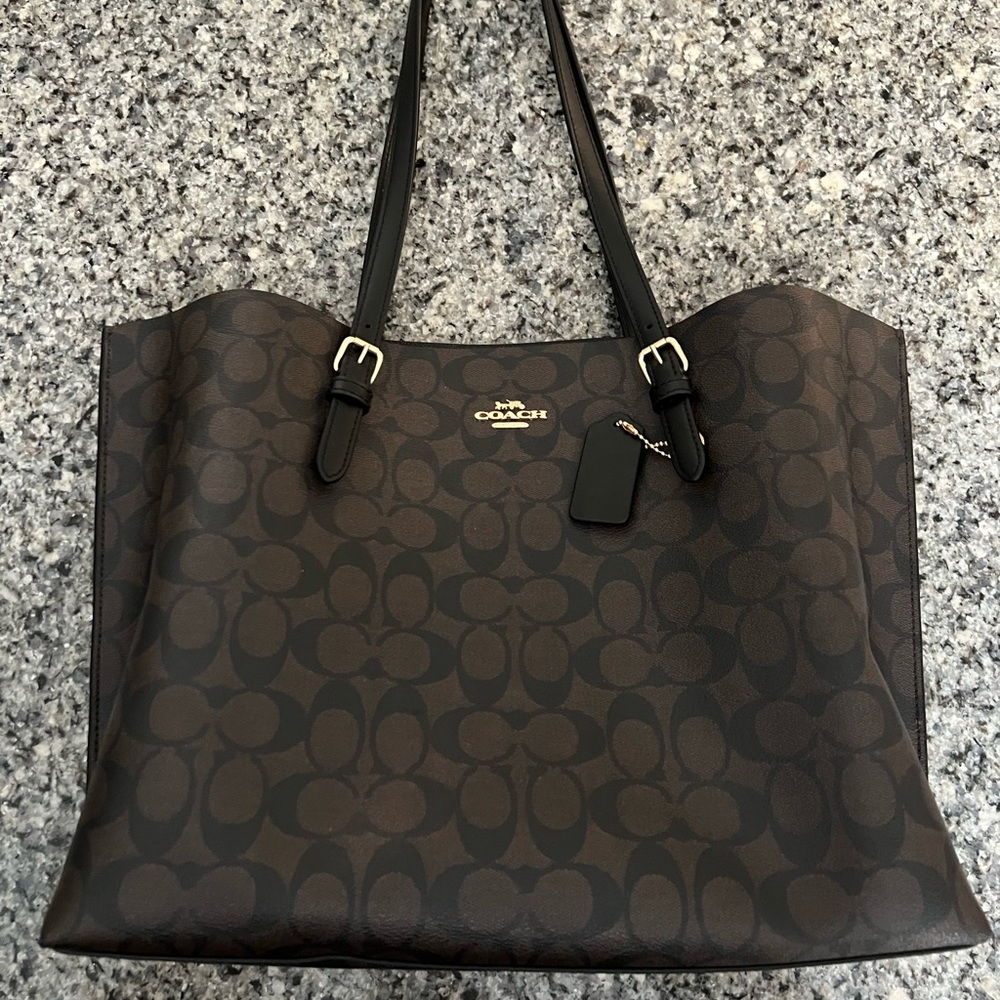 New without tags Coach tote, Brown/dark brown, red and brown interior